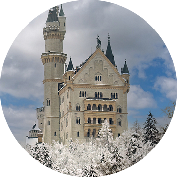 Kasteel Neuschwanstein met hollandse lucht.