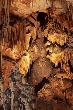 Vranjaca Grot met stalagnieten en stalagtieten in centrum Kroatie