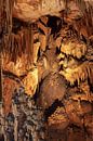 Vranjaca Grot met stalagnieten en stalagtieten in centrum Kroatie van Joost Adriaanse thumbnail