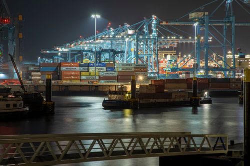 Port à conteneurs la nuit