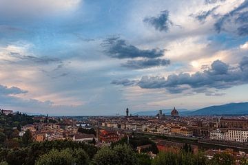 Prachtige wolken boven Florence by Roy Poots