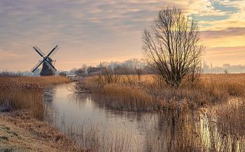 De Noordermolen, poldermolen in Noorddijk in de provincie Groningen op een winterse ochtend.