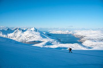 Winterlandschap voor skitochten in de buurt van Tromso van Leo Schindzielorz