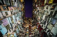 Smalle kloof van huizen in Hong Kong van Shanti Hesse thumbnail