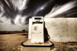 petrol station petrom by Frank Kanters
