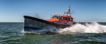 Dutch lifeboat NH1816 by Roel Ovinge