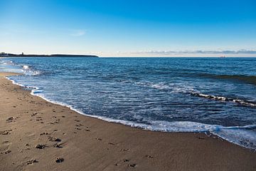 Strand an der Ostseeküste in Warnemünde von Rico Ködder