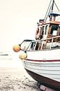 Oude vissersboot ligt aan de Noordzeekust van Florian Kunde thumbnail