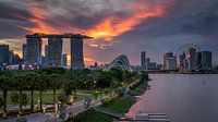 Sunsetview over Singapore van Bart Hendrix thumbnail