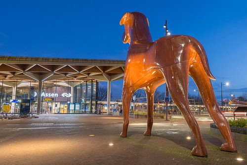 Wooden sculpture Mannes and station Assen