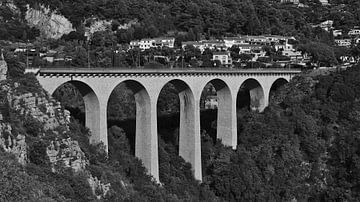 Straßenbrücke bei Eze, Frankreich von Timon Schneider