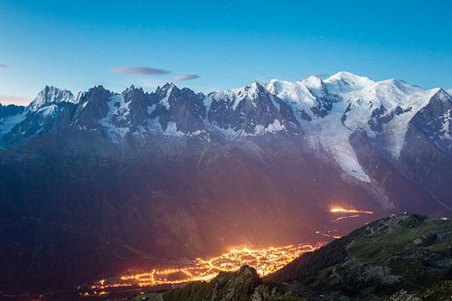 Chamonix bij nacht van Jc Poirot