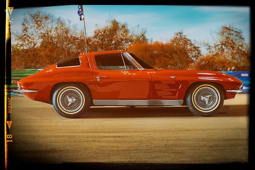 La Chevrolet des années 50 sur les rails