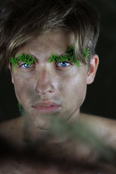 Man with Moss – Fine Art Portrait Photography by Iris Kelly Kuntkes