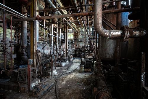 Buizen in Verlaten Fabriek.