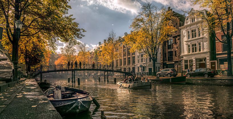 Pont piétonnier sur un canal à Amsterdam / Pont piétonnier sur un canal à Amsterdam par Nico Geerlings