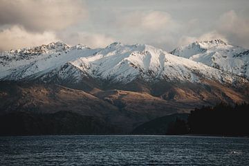 Dramatische zonsopgang op Mount Alta Wanaka van Joep van de Zandt