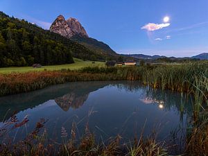Wenn die Waxensteine und der Vollmond sich im Wasser spiegeln