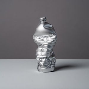 Nature morte moderne - bouteille en plastique