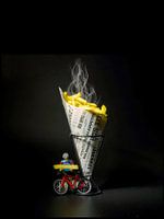 Des frites hollandaises typiques avec un cycliste.