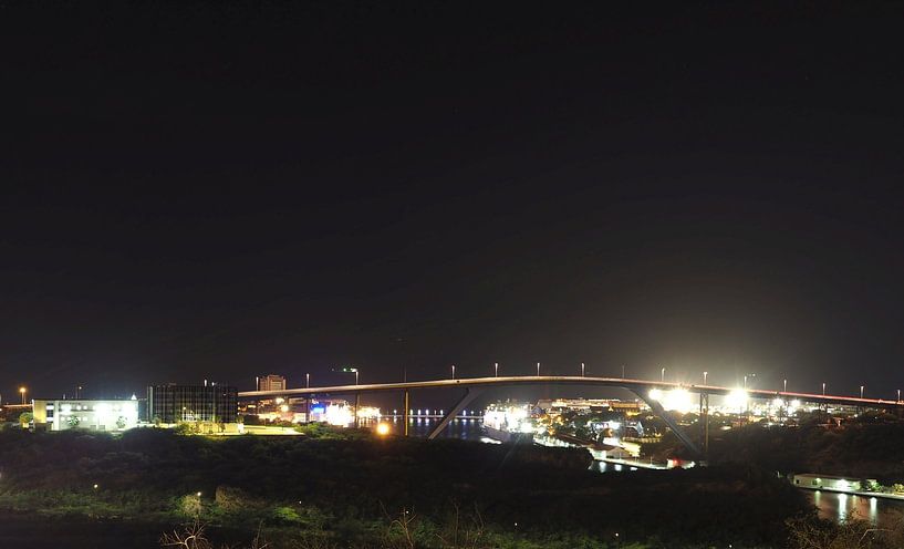 Pont Queen Juliana (Curaçao) de nuit par Atelier Liesjes