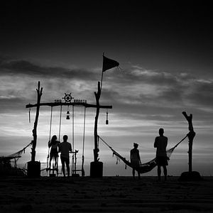 Sea Breeze in silhouette, Nusa Lembongan, Bali, Indonesië van Bertil van Beek