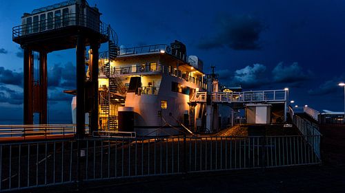 MS Friesland in de nacht