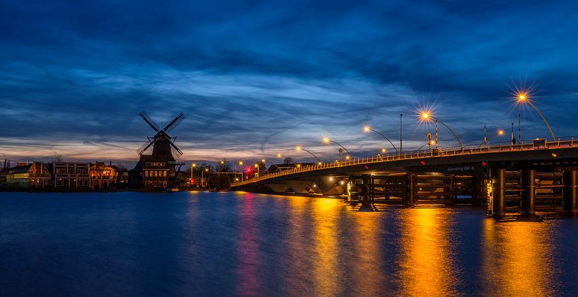 Avondsfeer aan de Zaan by Joke Beers-Blom