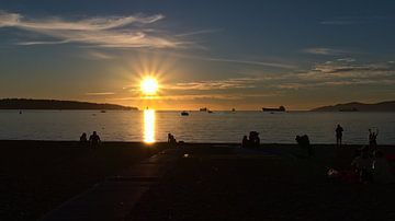 English Bay Zonsondergang van Timon Schneider