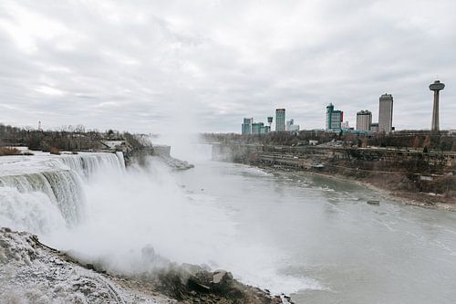 Niagaras umarmender Horizont: Wasser und Stadt
