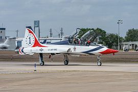 Northrop T-38 Talon in Thunderbirds kleuren. van Jaap van den Berg