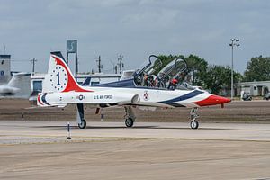 Northrop T-38 Talon in den Farben der Thunderbirds.