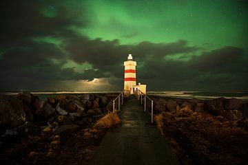Phare avec aurores boréales en Islande