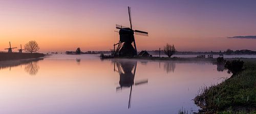 Panorama mistig Kinderdijk