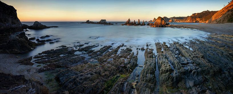 Playa de Gueirua von Wojciech Kruczynski