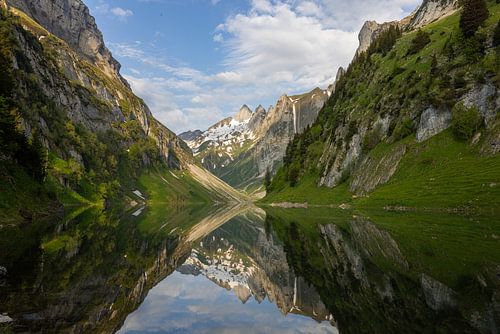 Zonsopgang bij de Fälensee - spiegel van de Appenzeller bergen