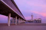 Zonsopkomst De Pier Scheveningen - Paarse ochtend van Rouzbeh Tahmassian thumbnail