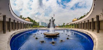 Fountain at monument in Kuala Lumpur by Floyd Angenent