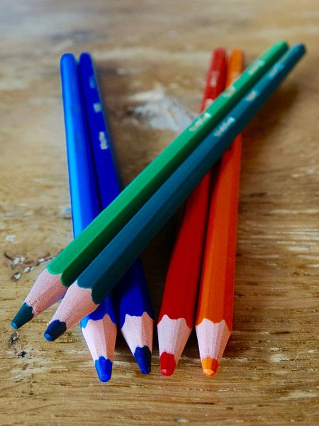 Color play of pencils. by Berend Kok