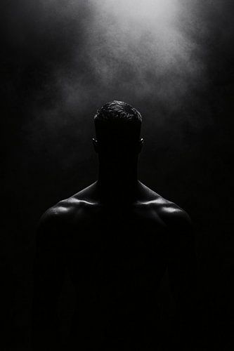 Mysterieus silhouet in lichtstraal