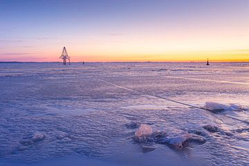 Beulaker Tower in the ice by Wilko Visscher