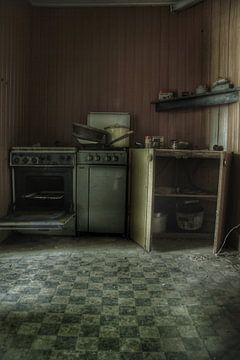 Een verlaten keuken in een verlaten huis van Melvin Meijer
