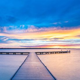 Zonsopkomst aan het Veerse Meer bij  Vouwenpolder van Jan Poppe