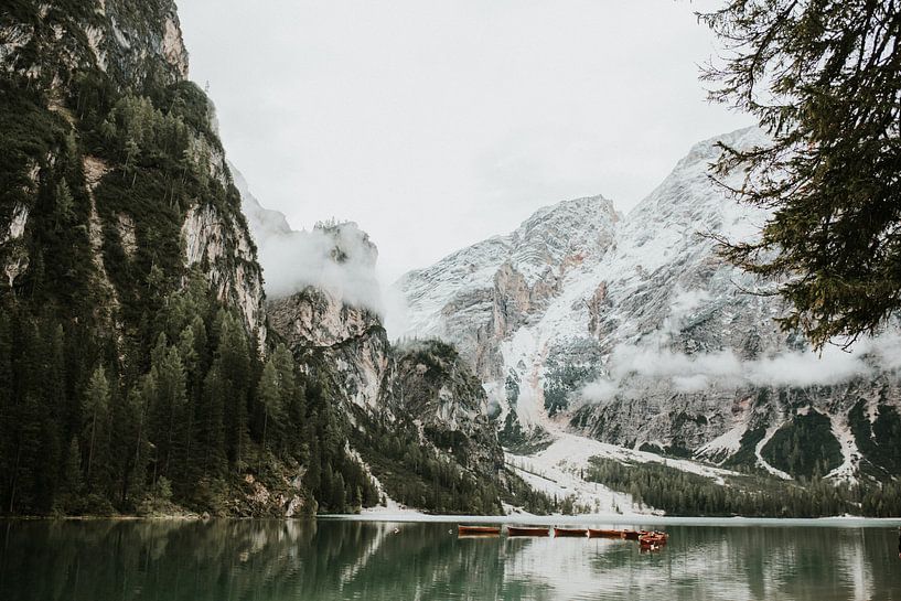 Lago di Braies, Dolomites Italie | Photographie de voyage colorée | par Trix Leeflang