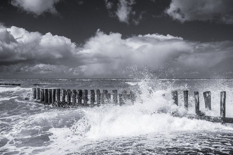 Storm aan Zee (3) van Henk Verstraaten