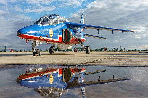 Image miroir Alpha Jet de la Patrouille de France.