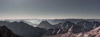 Extensive mountain panorama with a clear view