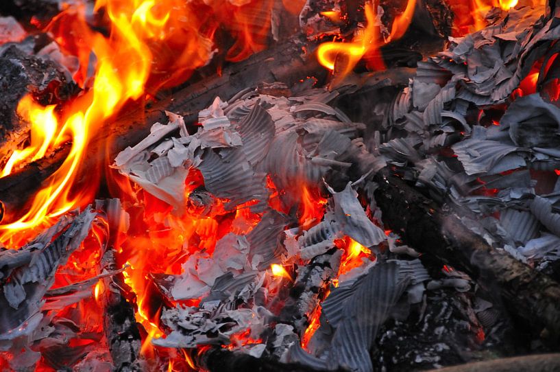 Vuur by Fred van den Brink