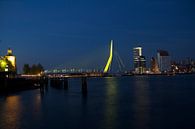 Rotterdam Erasmusbrug by night 2 van Dave Lans thumbnail