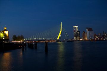 Rotterdam Erasmusbrug by night 2 van Dave Lans